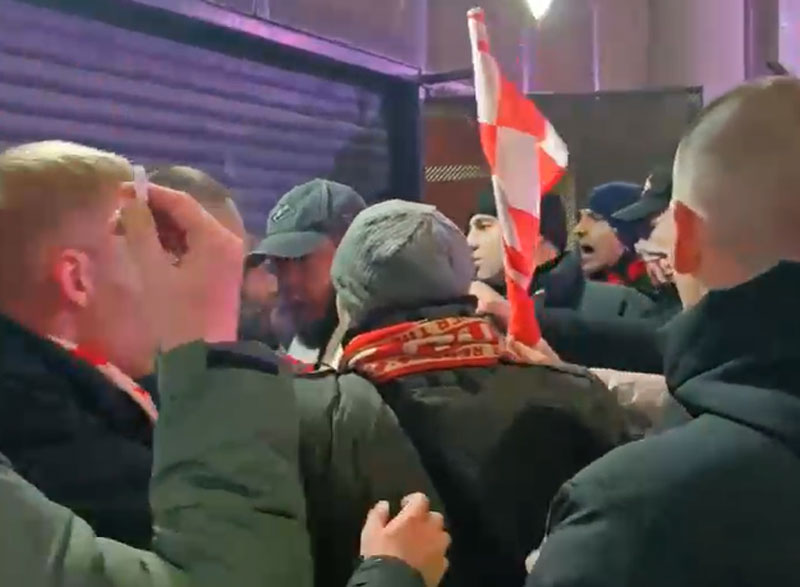 МВД проверяет избиение болельщика ЦСКА на матче со «Спартаком». Видео | Болельщик ЦСКА избит на трибуне: МВД начало проверку