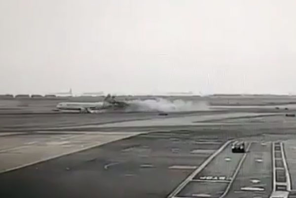 При столкновении самолёта с автомобилем в Перу погибли два человека