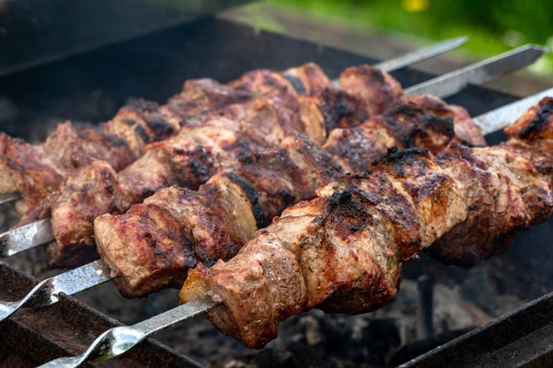 Беспечность может привести к трагедии. Россиян предупредили об опасности майских шашлыков | Осторожность на пикниках: важное предупреждение врача о столбняке