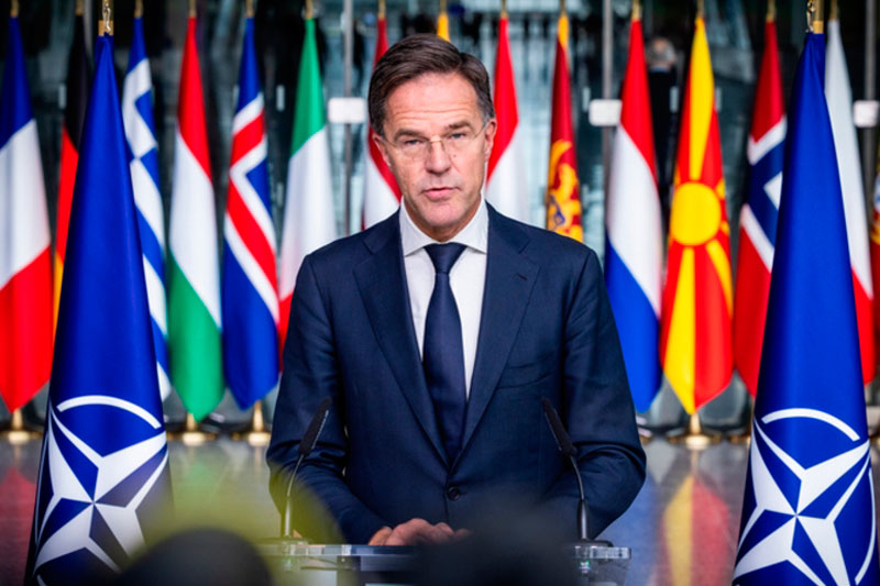 Генсек НАТО Рютте призвал Зеленского наладить отношения с Трампом после ссоры | Генсек НАТО попросил Зеленского помириться с Трампом