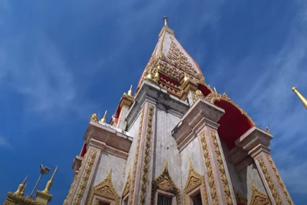 Пьяный россиянин залез на 35-метровую пагоду в Таиланде, сорвался и погиб