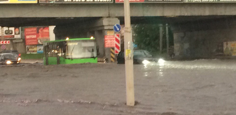 Сильнейший ливень затопил центр Екатеринбурга. ФОТО, ВИДЕО