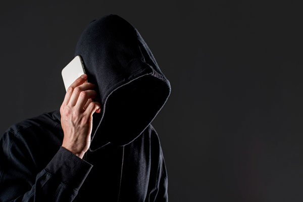 Мошеннический трюк телефонных аферистов: берегитесь поддельных звонков и фальшивых приложений! | Россиян предупредили о новой схеме обмана телефонных мошенников