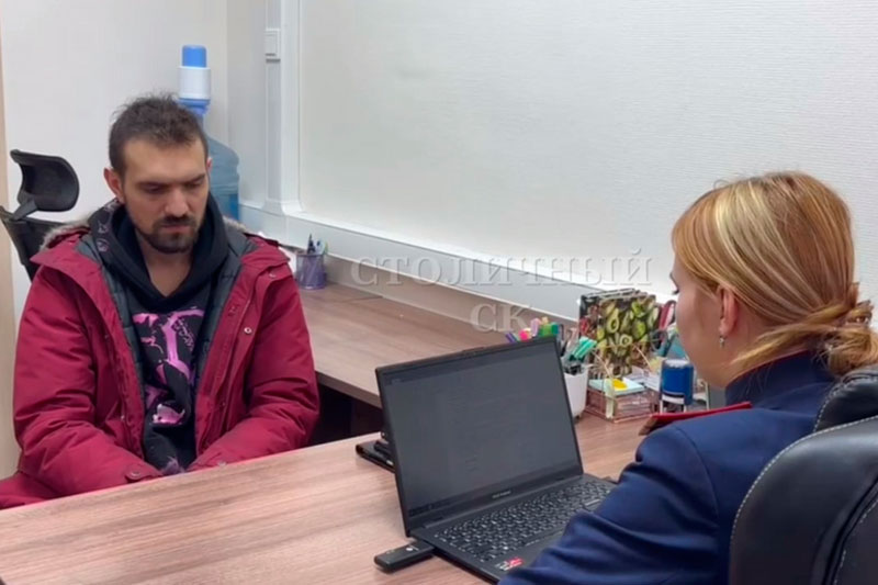 Артемий Останин извинился за шутку про человека без ног во время допроса | Задержанный комик Останин извинился за свое выступление