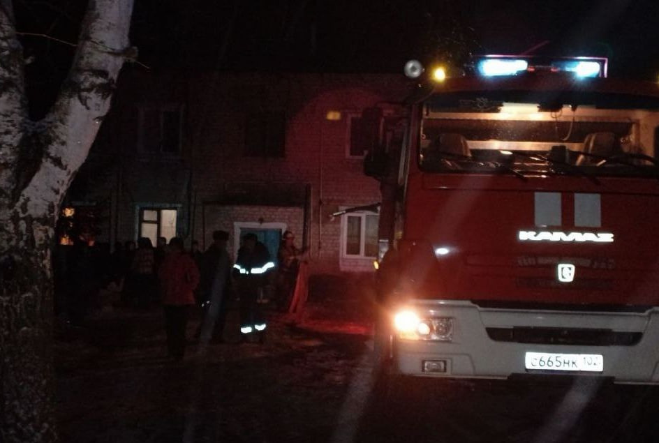 Пятеро детей погибли во время пожара в Башкирии | В Башкирии при пожаре в жилом доме погибло шесть человек