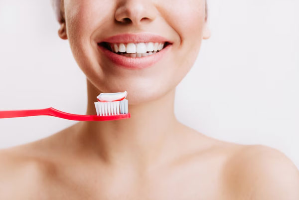 Зубная щетка не защитит от кариеса: стоматолог объяснил, почему он возникает и как с ним бороться | Стоматолог Ожерельев объяснил, почему кариес возникает даже при регулярной чистке зубов