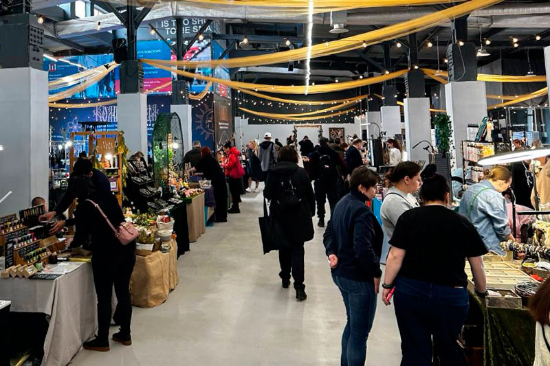 В Москве активисты сорвали эзотерическую ярмарку «Волшебница» под предлогом "сатанинского мероприятия" | Z-активисты попытались сорвать эзотерическую ярмарку в Москве