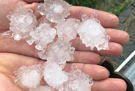 На Урале в первый день лета выпал град в форме коронавируса