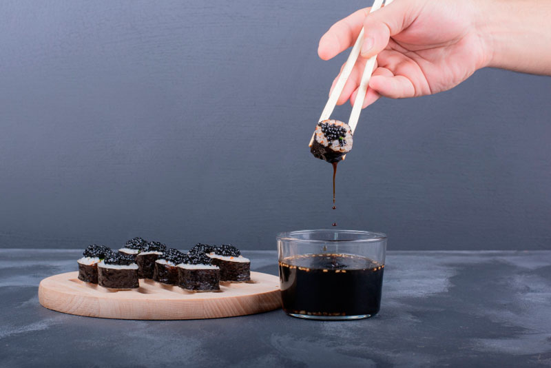 Почти во всех соевых соусах содержится лишь сладкая вода — Хелен, инфлюенсер в сфере здоровья | Эксперт Хелен раскрыл правду о соевом соусе: скрытые сахара угрожают здоровью