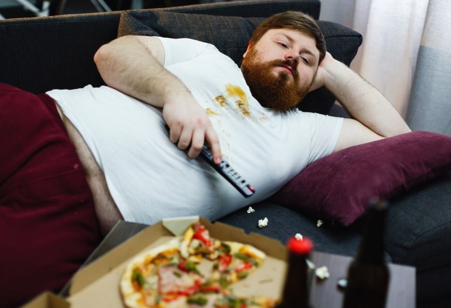 Названа причина стремления людей «заедать» стресс | Психолог Яушева связала аппетит при стрессе со строением нервной системы