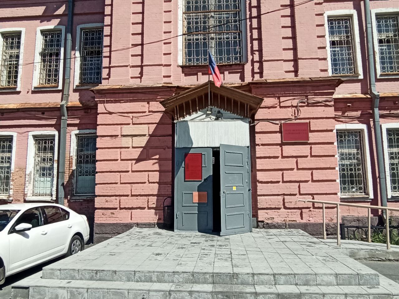 На Урале суд оставил в СИЗО мать двух девочек, обвиняемую в убийстве сожителя 