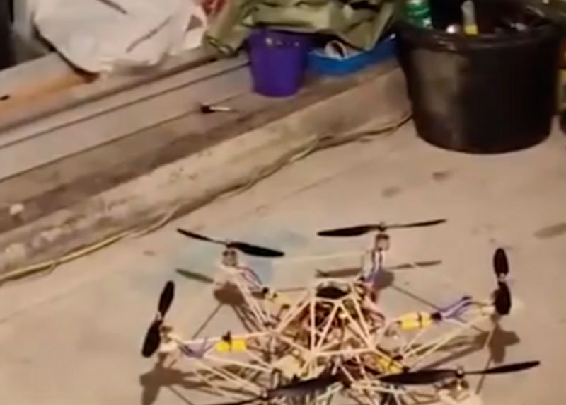 Российский школьник сделал беспилотник из маникюрных и китайских палочек. Видео | Школьник из Калужской области сделал дрон из маникюрных и китайских палочек
