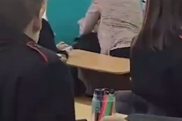 В Туапсе уволили педагога, которая избила и пнула по ягодице семиклассника | Учительница из Туапсе избила и пнула ученика