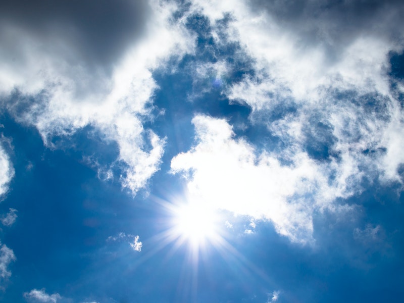 В Москву пришла изнуряющая жара до +29°С: эксперты предупреждают об опасности тепловых ударов | В Москве ожидается жаркая сухая погода до +29 °С