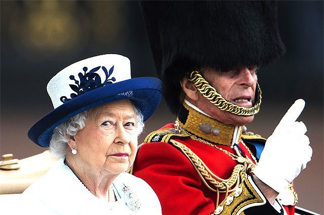 Королева Великобритании Елизавета II навестила в больнице Манчестера пострадавших от теракта