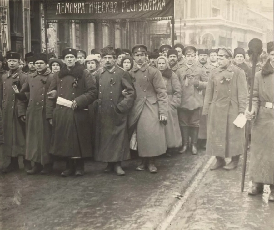 Словом человека не накормишь: как СМИ успокаивали народ перед Февральской революцией