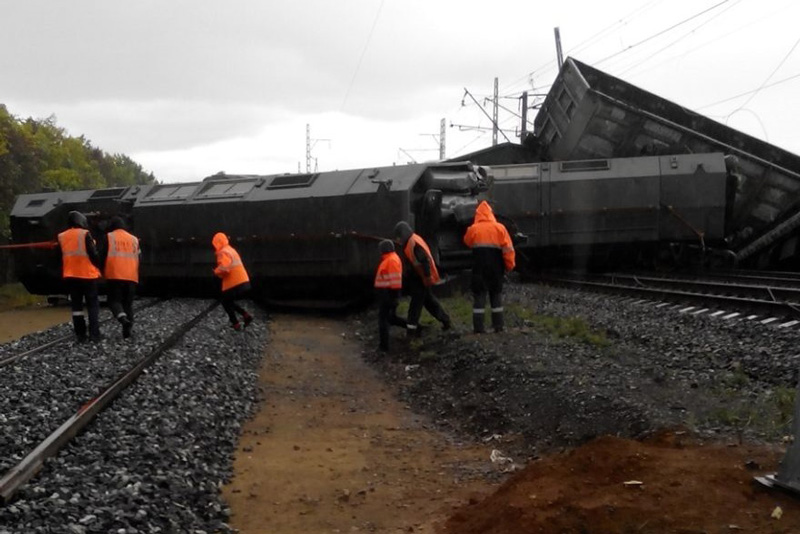 На Среднем Урале грузовой поезд сошел с рельсов. ФОТО