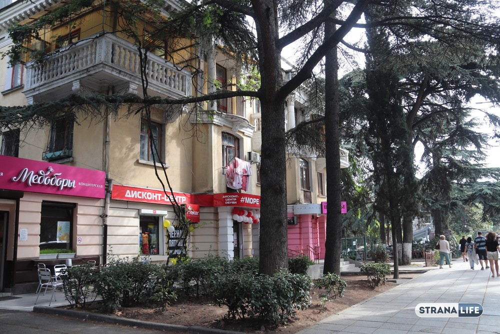 Крымнаш: повседневный. Без очередей, но в заторах, без холодов, зато жара, а за близость к морю и фрукты приходится платить сполна!