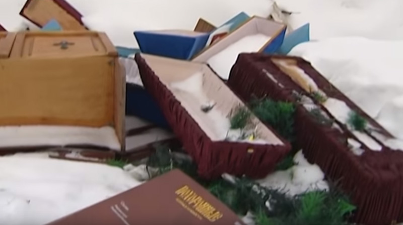 На Среднем Урале обнаружена свалка детских гробов