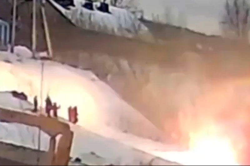 "Это была не простая петарда, а самодельная граната!" Толпа школьников взорвала гранату в Уфе. Видео | В Уфе школьники взорвали самодельную гранату рядом с детским садом