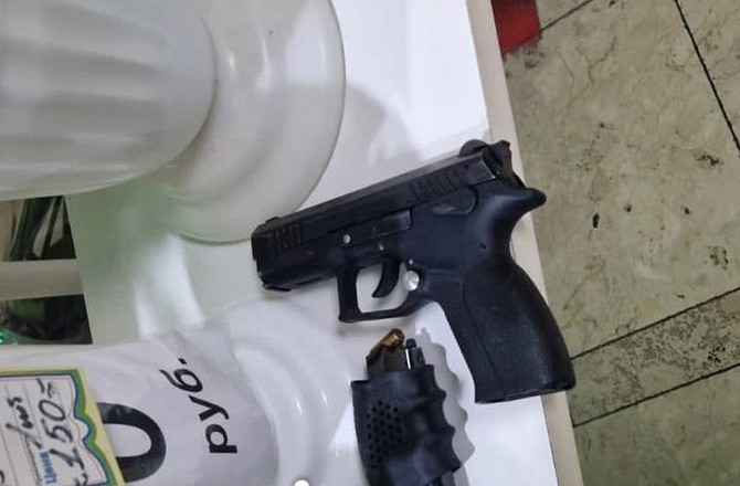 Полицейские задержали мужчину, захватившего заложников в цветочном магазине