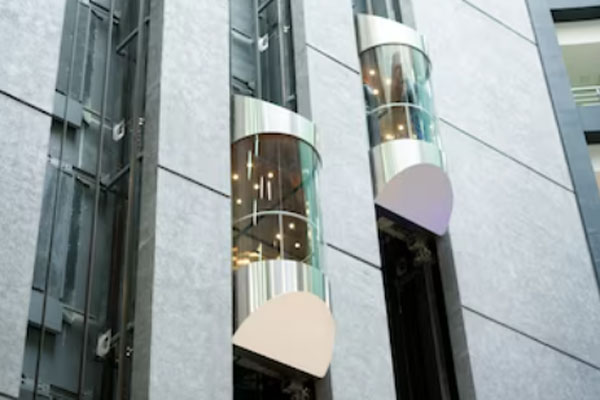 На Бали стеклянный лифт сорвался с 90-метровой высоты в ущелье, погибли 5 человек