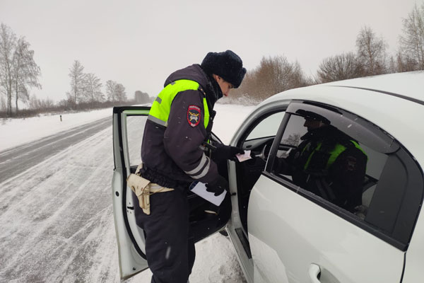 Умиравшего от инсульта уральского дальнобойщика оштрафовали за парковку