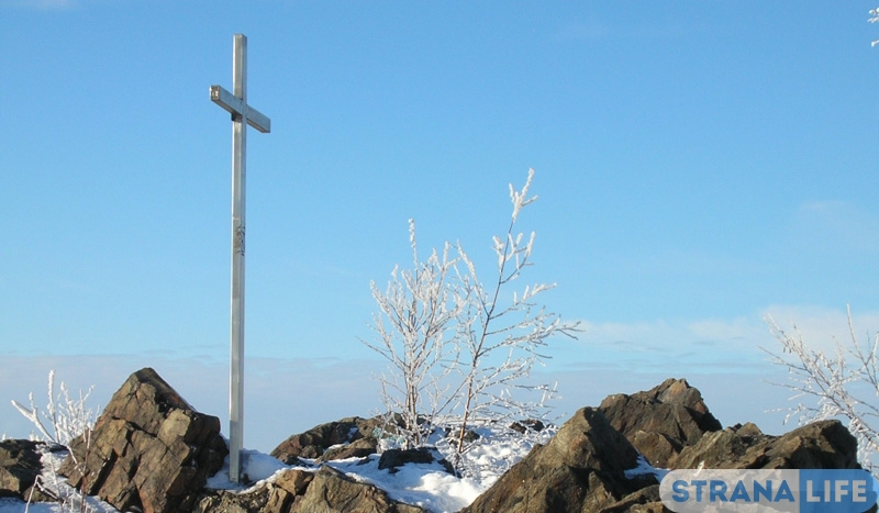 Крест подняли на полтысячи метров в высоту