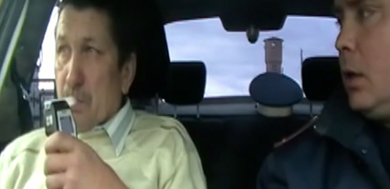 В Иркутской области пьяный водитель вез на занятия 40 школьников