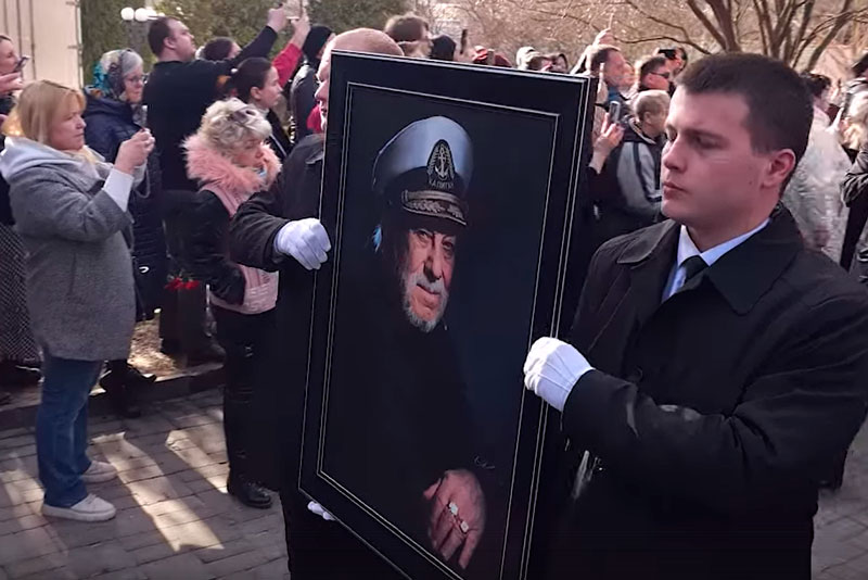 Ошибки на священном месте: "19 марта вместо 18!" — дата смерти Бедроса Киркорова под сомнением | На надгробной табличке Бедроса Киркорова обнаружили ошибку