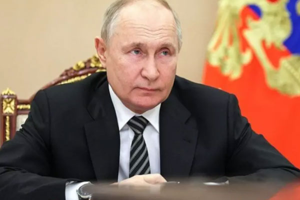 Путин освободил часть иностранцев от миграционных требований | Военных СНГ в РФ освобождены от миграционных процедур