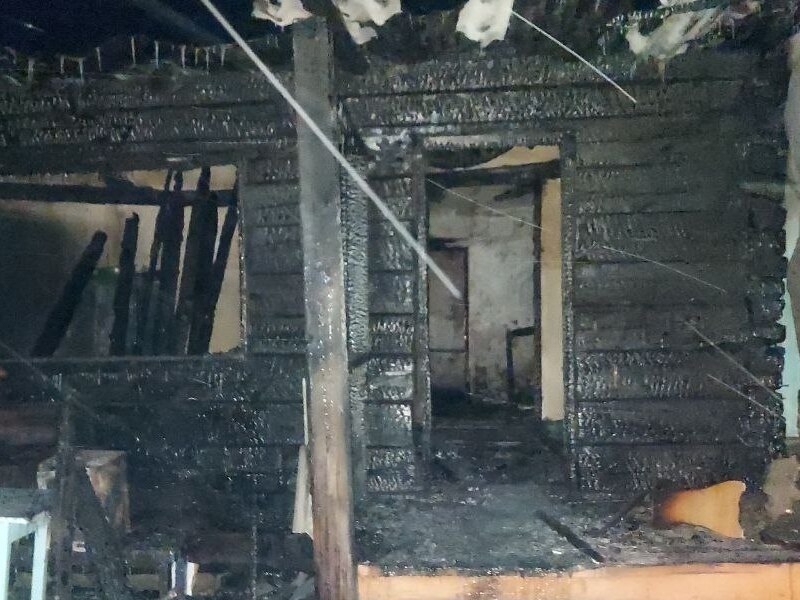 В Новосибирской области ребенок погиб при пожаре, спрятавшись от огня в шкафу