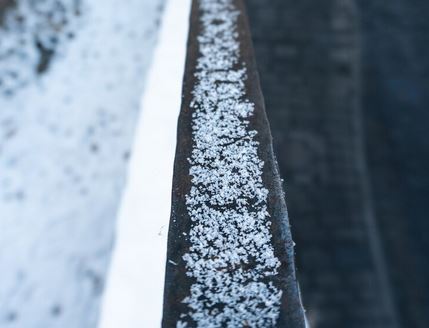 Ледяные осадки парализовали часть вылетов из Санкт-Петербурга и Казани | В Петербурге посреди августа выпал снег 