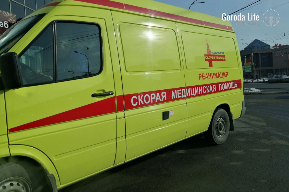 В Ленинградской области подросток провалилась сквозь пол в торговом центре | Подросток провалилась сквозь пол в ТЦ в Ленобласти