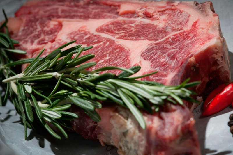 Врач рассказал, кто может заразиться бруцеллёзом | Врач Никифоров: бруцеллёзом можно заразиться через сырое мясо и домашнее молоко