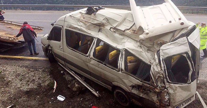 В Турции перевернулся микроавтобус с русскими туристами. Три человека пострадали