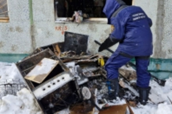 В Коми ранее судимый мужчина облил двух женщин горючей жидкостью и поджёг | Житель Коми облил двух женщин горючим и поджёг