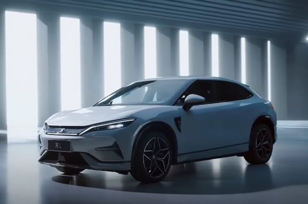 В России продажи новых электромобилей в 2025 году упали на 30% | Продажи новых электромобилей в России в 2025 году снизились на 30%