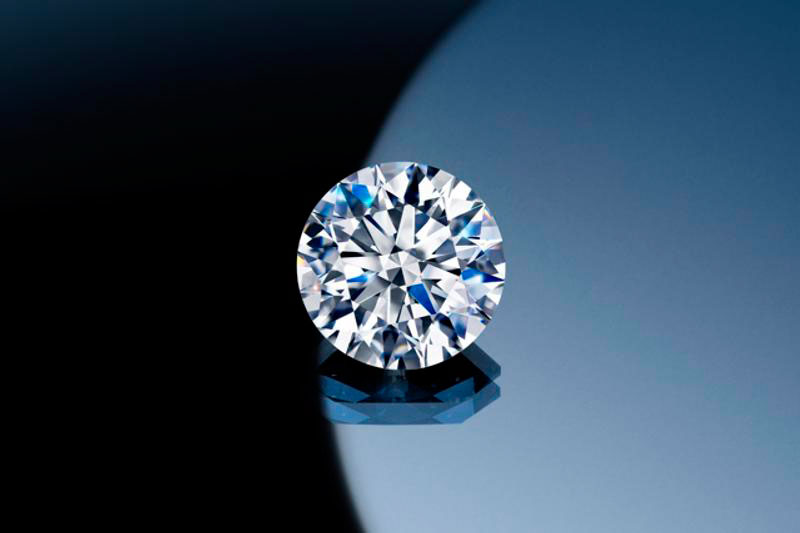 «Инвестиционные бриллианты и уникальные украшения»: в Екатеринбурге прошла презентация от компании АЛРОСА, которая удивила гостей своей роскошью | В Екатеринбург привезли бриллиант стоимостью два миллиона долларов