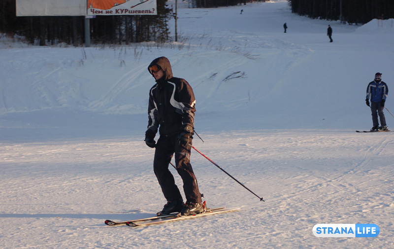От юга и до севера России: горнолыжный сезон стартовал везде. В Сочи — удивляются, а на Урале уже привыкли