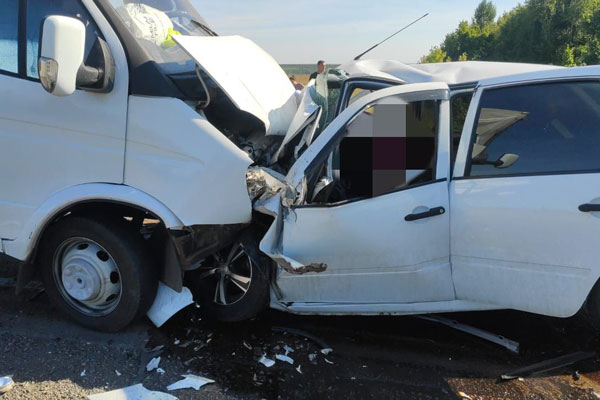 В Башкирии четыре человека погибли при столкновении двух автомобилей