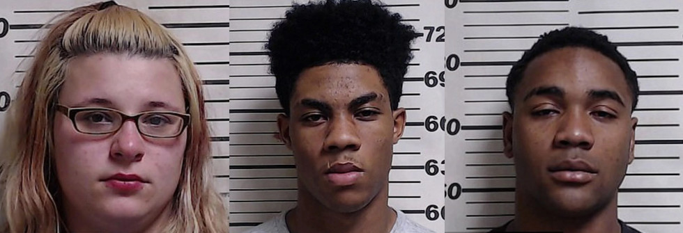 Трое подростков изнасиловали женщину во время трансляции в Facebook