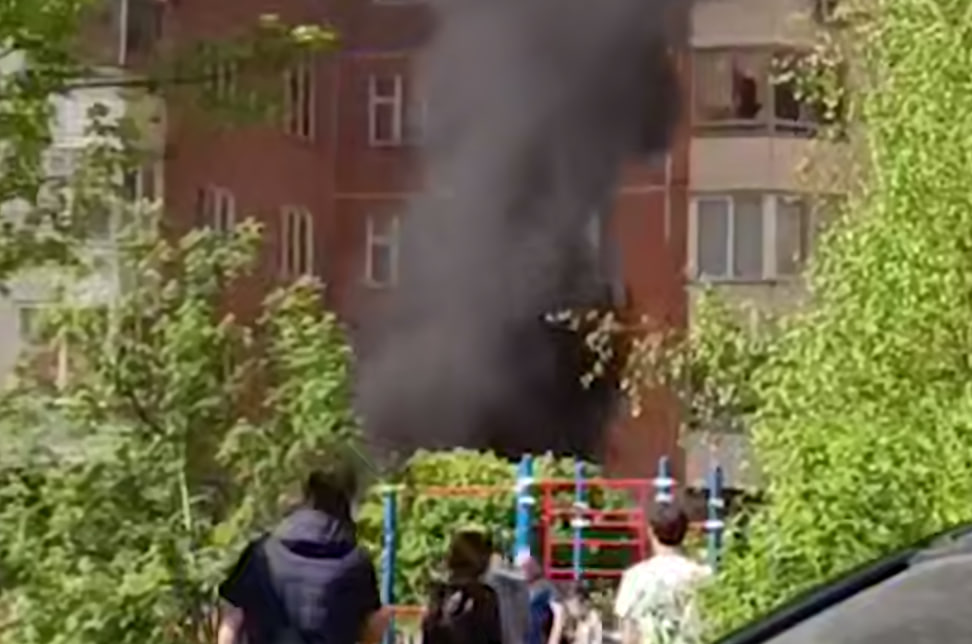 Взрыв автомобиля в Балашихе унес жизнь прохожего: полиция проверяет версию с СВУ | В Балашихе возле жилого дома взорвался автомобиль