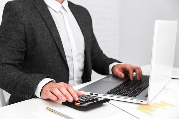 Российский рынок акций рухнул после объявления российской делегации в Стамбуле | Мосбиржа упала на 1,93% после состава делегации РФ на переговоры