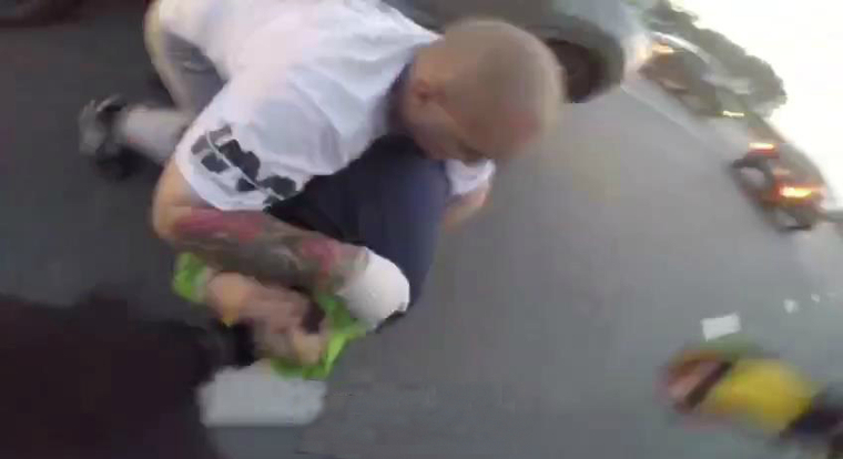 Массовая драка уральских фанатов на трассе оказалась постановкой. В МВД не верят подобной версии