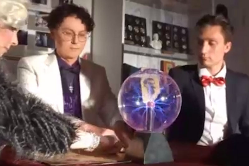 В Барнауле показали спектакль с духом Сталина, у которого спросили о Жириновском | В Барнауле вызвали дух Сталина и спросили у него про Жириновского