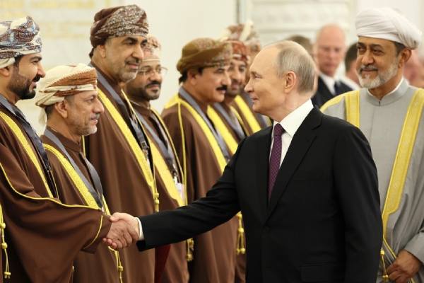 Кремль сообщил о визите султана Омана Хейсама бен Тарика Аль Саида | Путин встретился в Кремле с султаном Омана