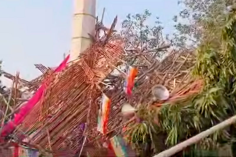 Несколько человек погибли при обрушении сцены на религиозном празднике | В Индии на религиозном празднике обрушилась сцена, погибло шесть человек