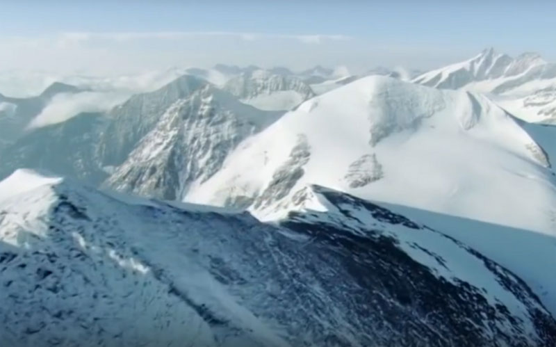 На Эльбрусе после обрыва канатной дороги застряли 25 неопытных альпинистов | Десятки альпинистов застряли на Эльбрусе из-за обрыва канатной дороги