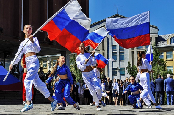 День России: Страна отмечает праздник митингами, концертами и фейерверками